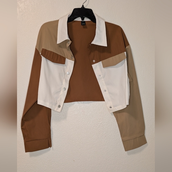 Shein Colorblock Button-Up Crop Top - Picture 2 of 6